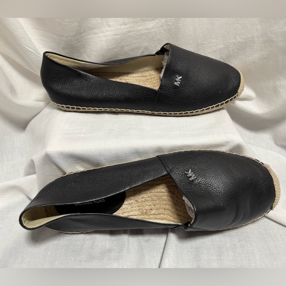 Michael Kors Black
Leather Espadrille
Slip-On Flats Size 9M - Picture 4 of 14